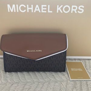 Brand new without tags Michael Kors clutch